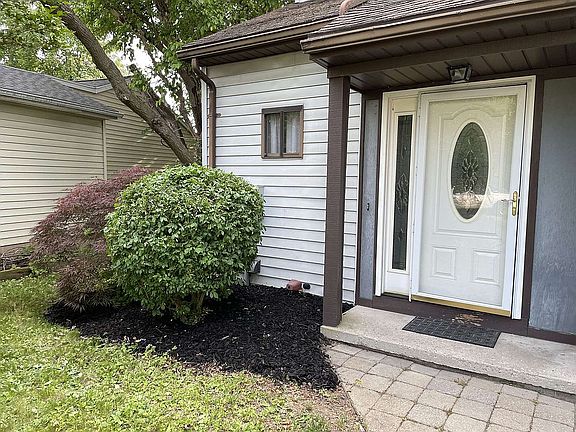 5th image of 11 Fox Glove Ln