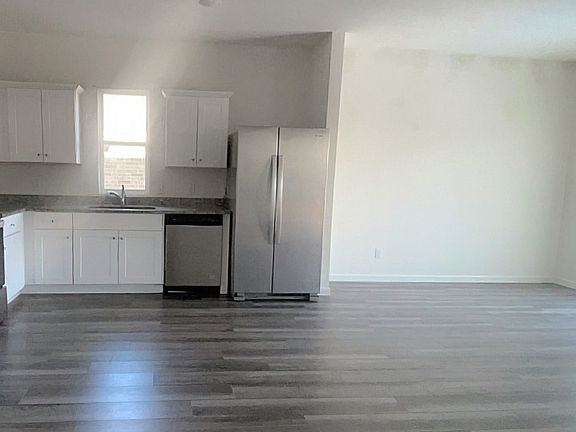 4th image of 716 Cherry Blossom St