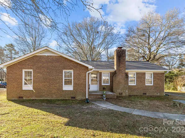 624 Catawba Cir N, Matthews, NC 28104