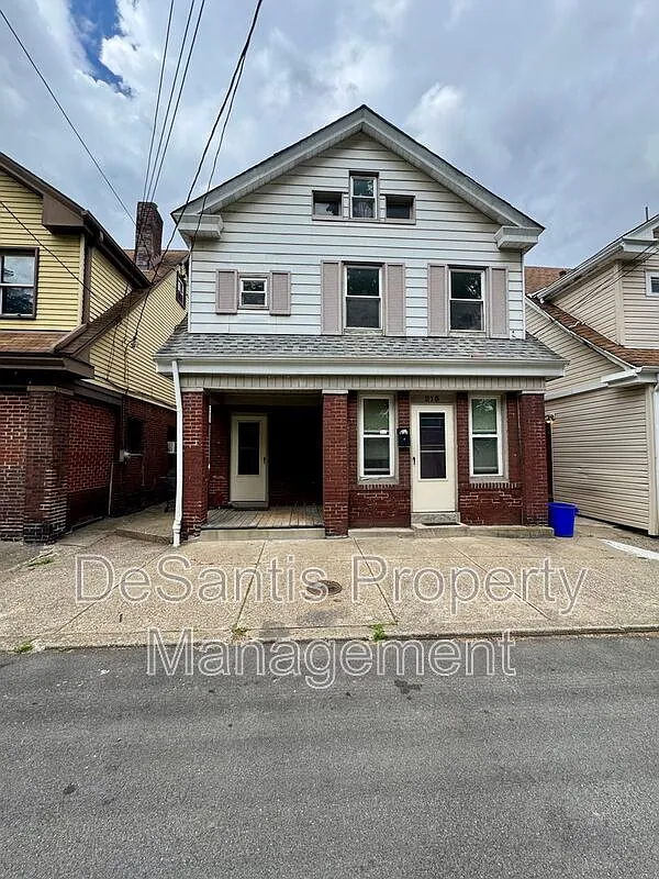 2 bed, 1.0 bath, $895 — Photo 2