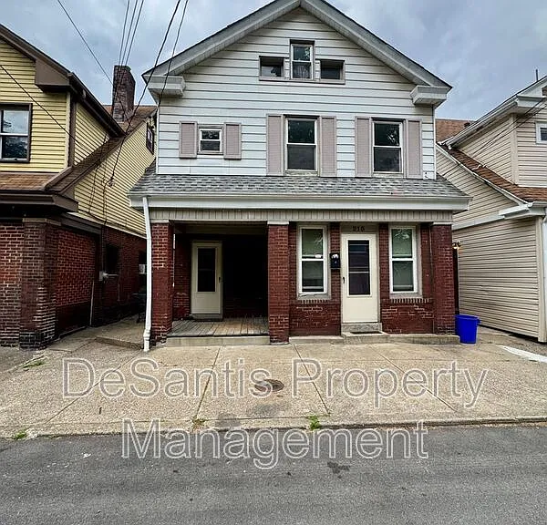 215 Spencer Ave #UPPER — Photo 2
