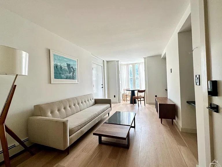 261 Main St #6 — Photo 9