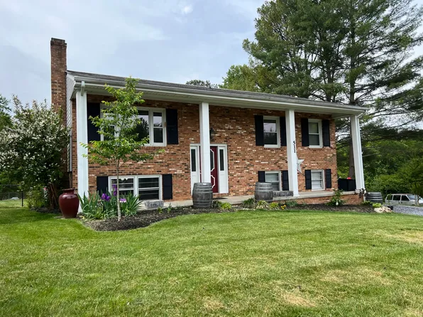 511 Lakeridge Cir, Troutville, VA 24175