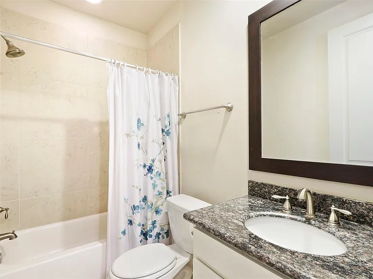 2049 Fannin Sta N — Photo 15