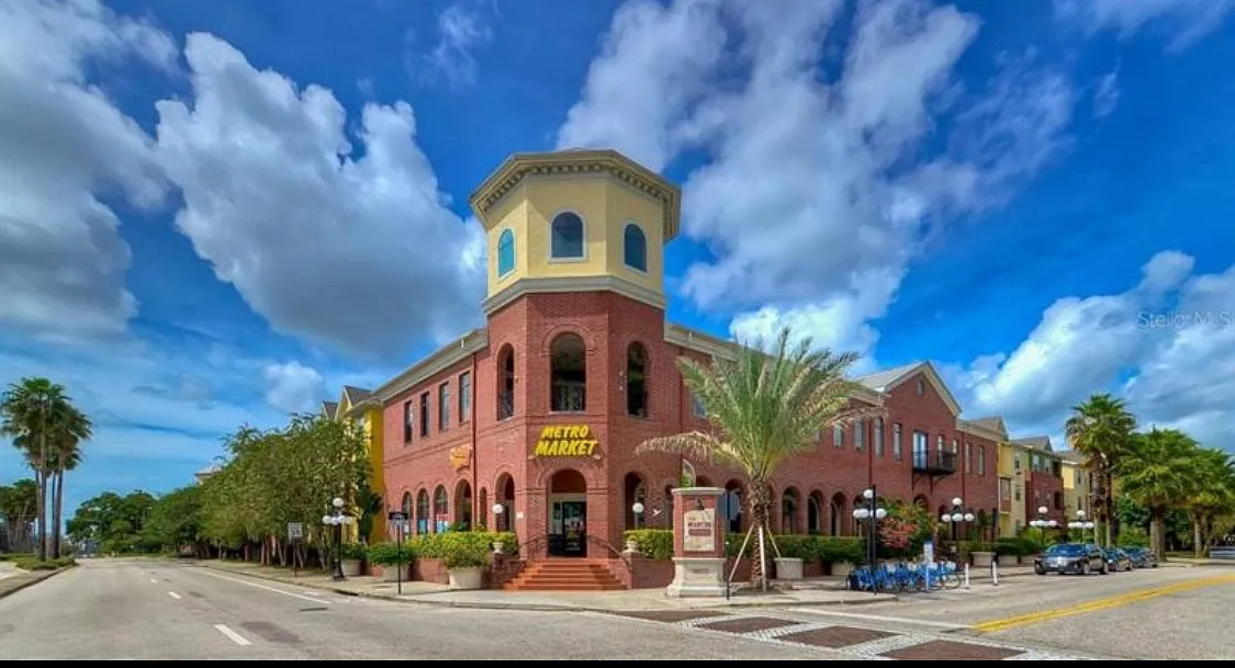Building Photo - 1810 E Palm Ave #1117
