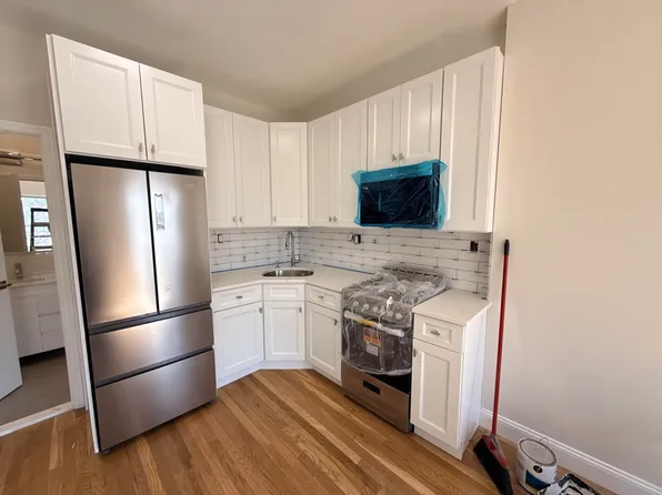 649 Manhattan Avenue image 1 of 4