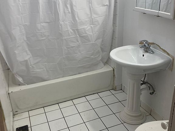 4th image of 3151 W Cullom Ave #1E