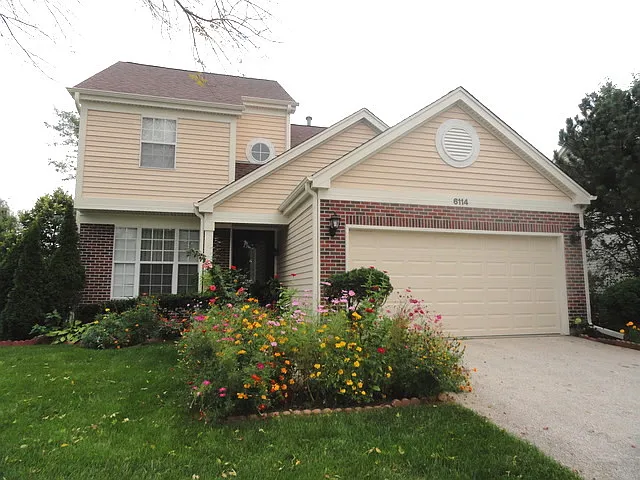 6114 Golfview Dr photo 1