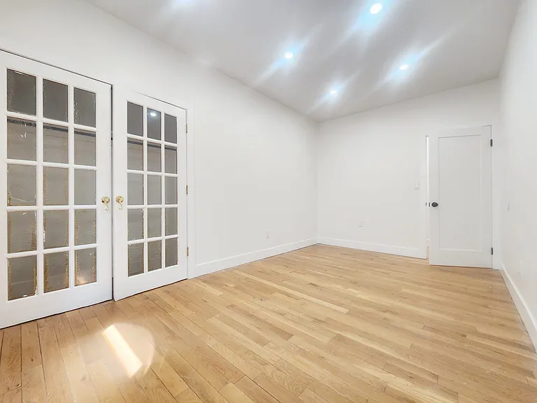 492 Van Buren St #4 — Photo 5