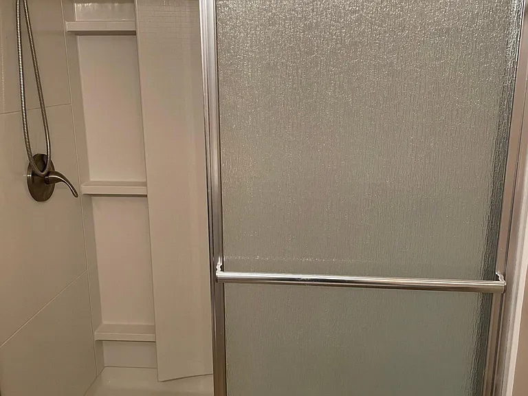 Standing shower