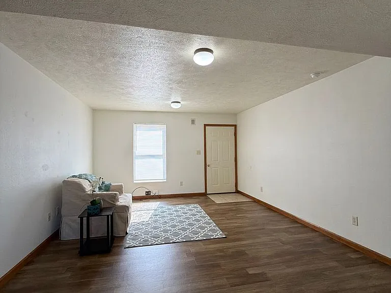 275 Woodridge Ct — Photo 23