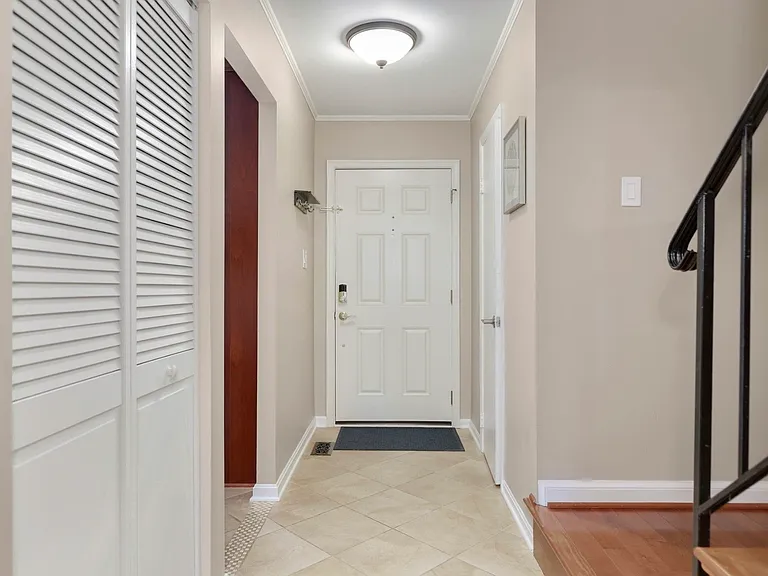 9765 High Water Ct — Photo 2