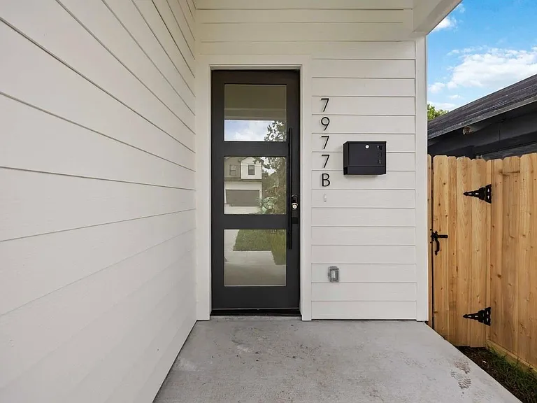 7977 Angus — Photo 15