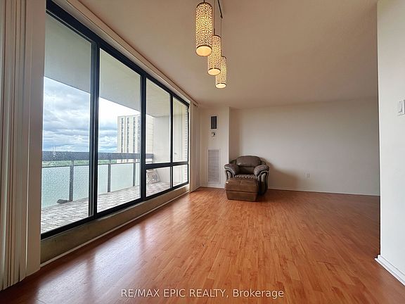 5th image of 350 Seneca Hill Dr #908