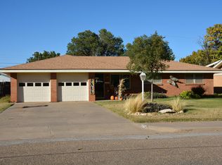 712 Oak St, Dimmitt, TX 79027