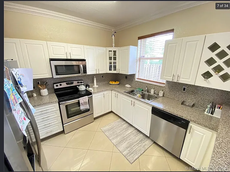 12973 SW 132nd Ter — Photo 9