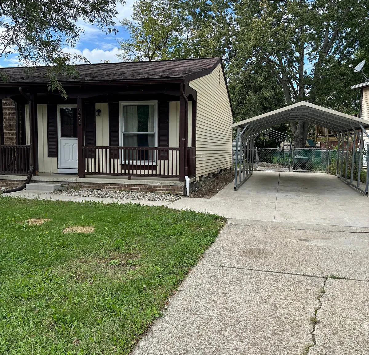 3 bed, 1097 sqft, $2,200 — Photo 2