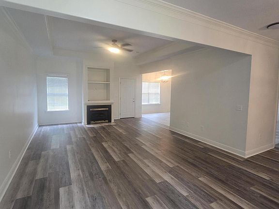2nd image of 212 Village Cir