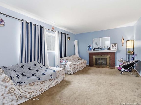 5th image of 17 Bissett Ave