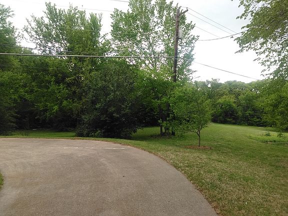 Side driveway to garage