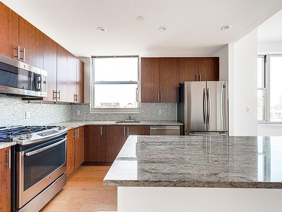 4th image of 50 Oceana Dr #E