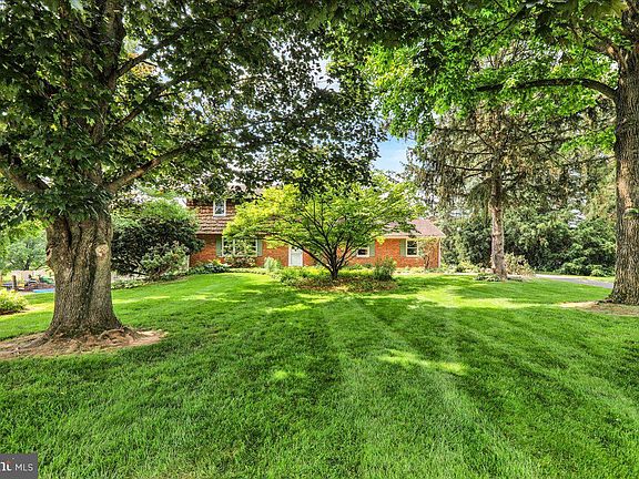 3rd image of 115 Carol Dr