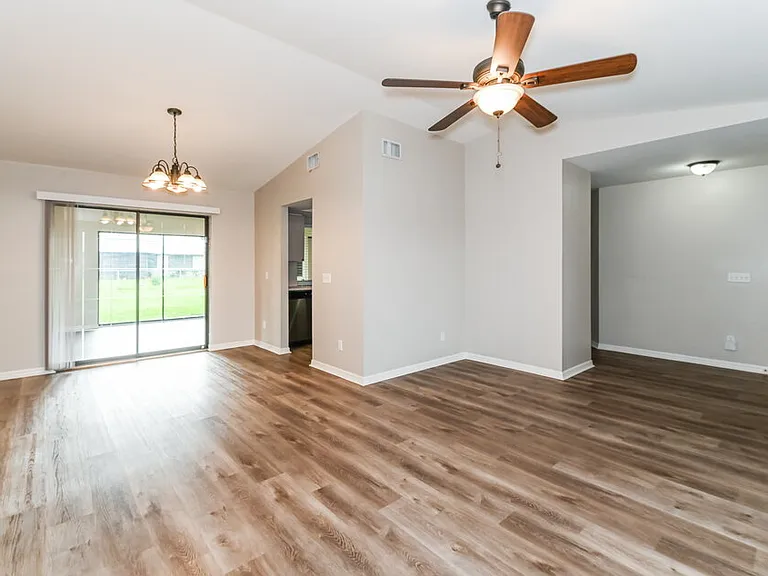 2529 SW 15th Pl — Photo 4