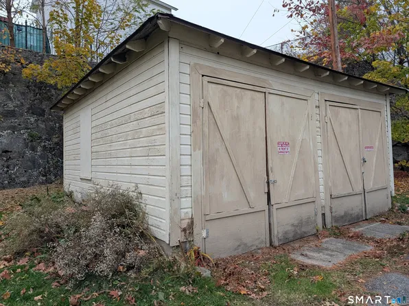 113 Elm St, Winsted, CT 06098