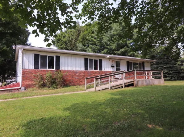 415 Adrian St, Jonesville, MI 49250
