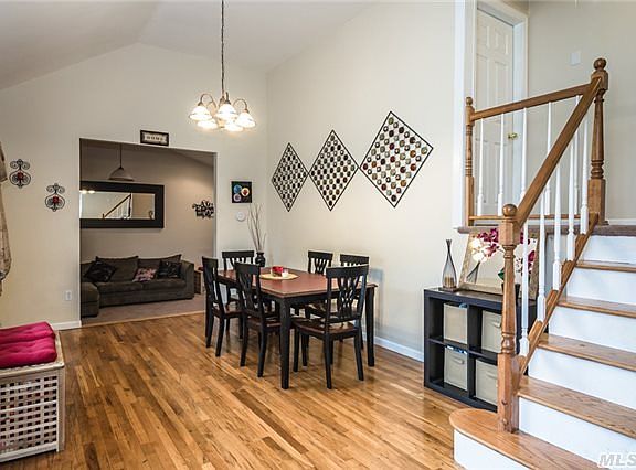 3rd image of 54 Meadowbrook Dr