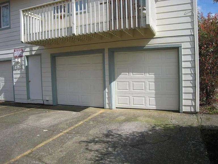Lynda Vista Duplexes — Photo 11