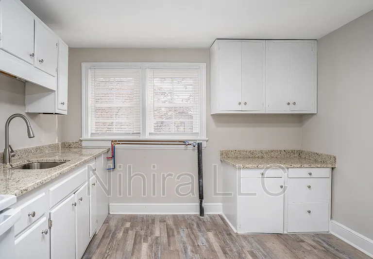 814 Sunset Ave #1 — Photo 9