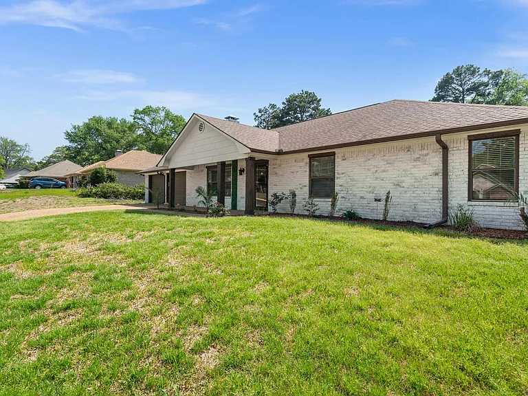 10801 Harvestwood Dr — Photo 4