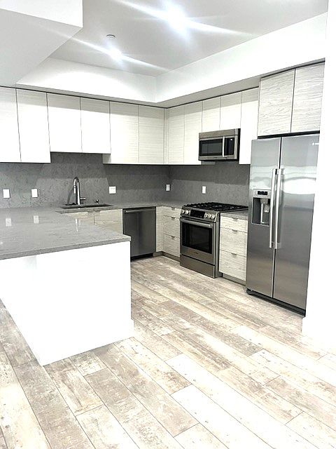 All Bosch appliances in large chef's kitchen