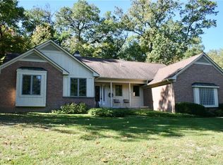 5123 Canyon Oaks Dr, Brighton, MI 48114