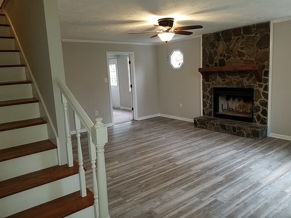 2nd image of 4080 Spencer St