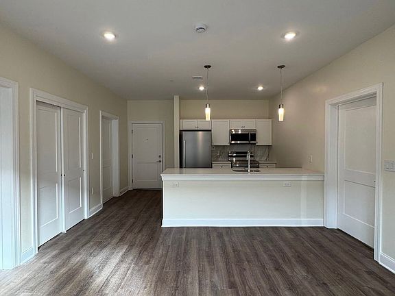 4th image of 749 Vose Ave #213