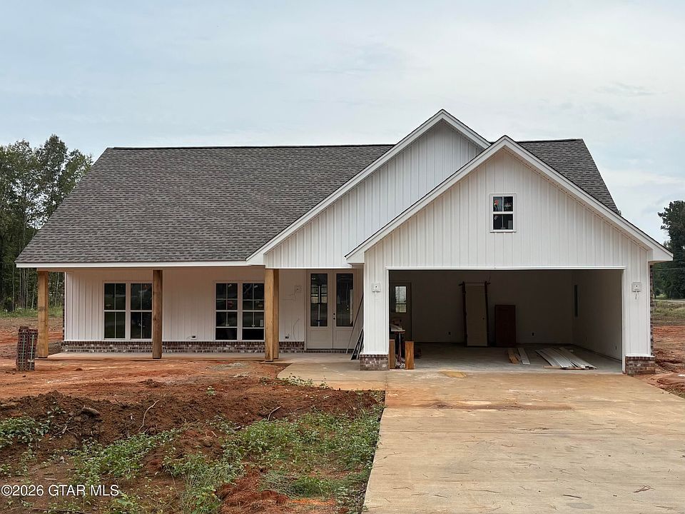 1st image of 20 Chateau Ln