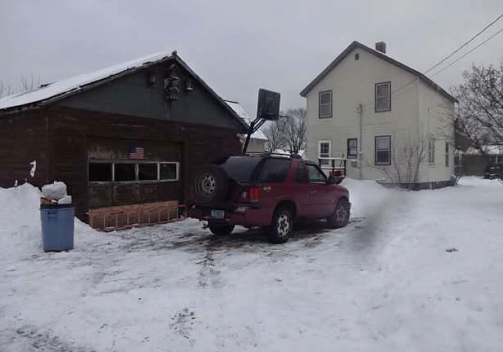 2nd image of 909 Iron St