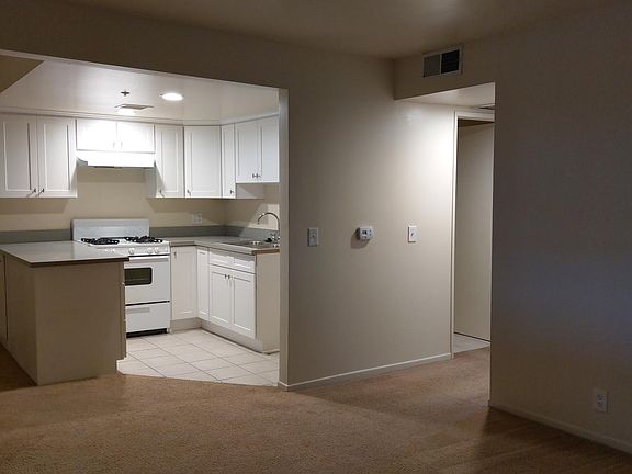 5th image of 461 N Euclid Ave APT 204