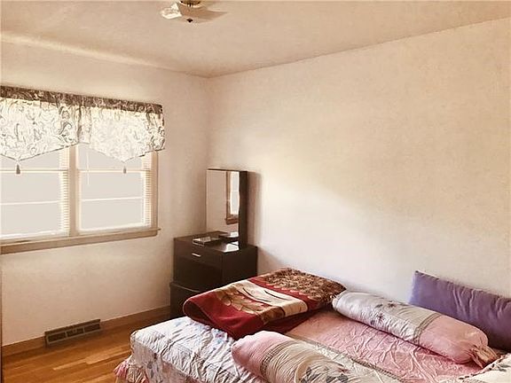 5th image of 1840 N 41st Ter
