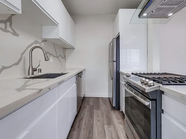 715 Marlborough Ave — Photo 1