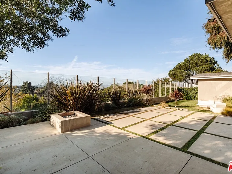 3423 Scadlock Ln — Photo 6
