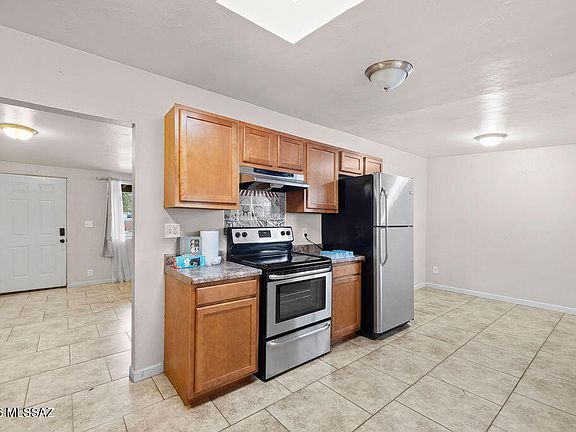 3rd image of 1301 W Kleindale Rd