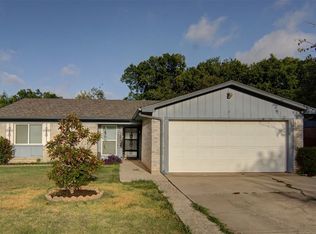 1113 Dennis Dr, Saginaw, TX 76179