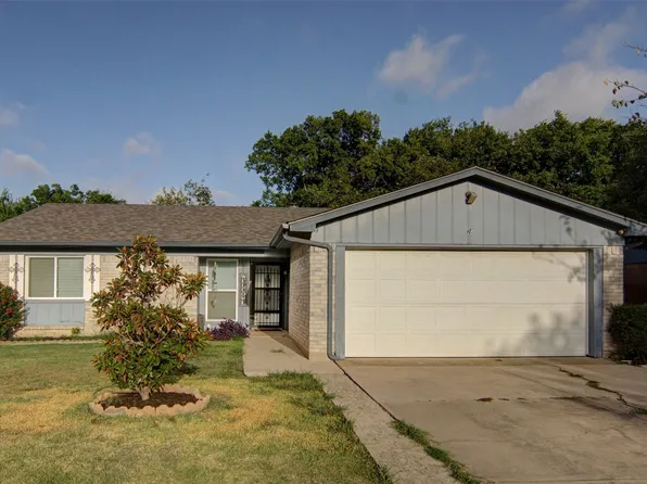 1113 Dennis Dr, Saginaw, TX 76179