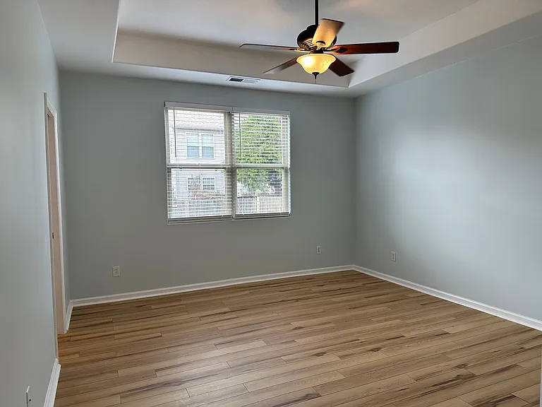 333 Spring Valley Ln — Photo 14