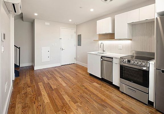 4th image of 996 Carroll St #5J