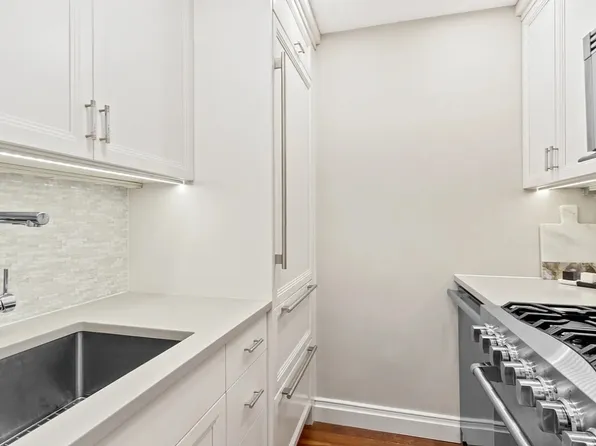 240 East 76th Street image 4 of 6