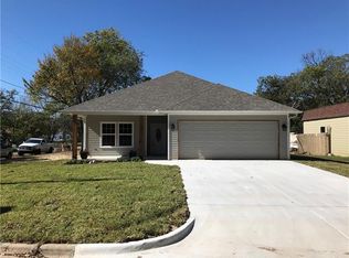 1101 Oxford St, River Oaks, TX 76114